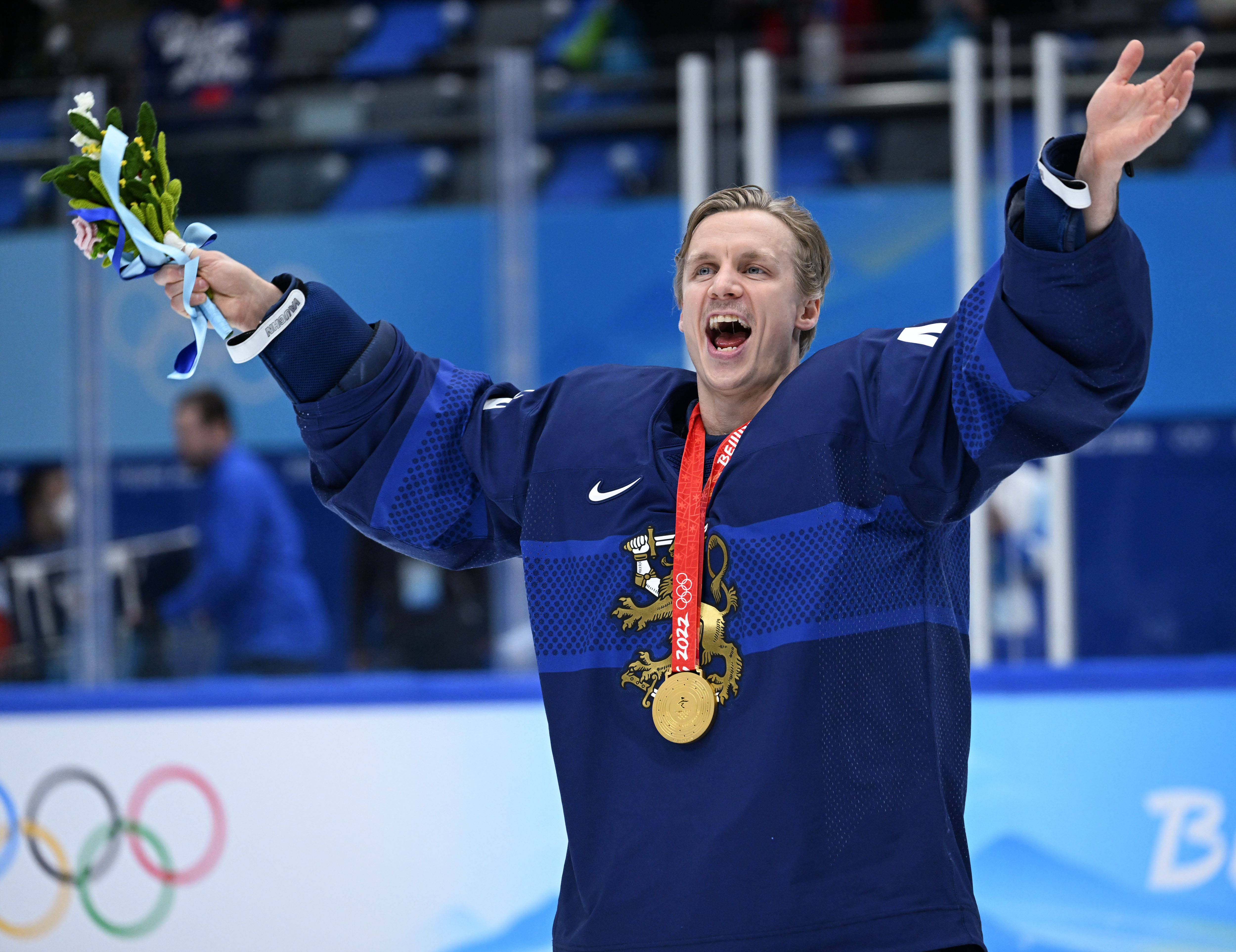 冰球比赛高潮迭起!芬兰队飒爽问鼎! 冰球比赛高潮迭起!芬兰队飒爽问鼎!