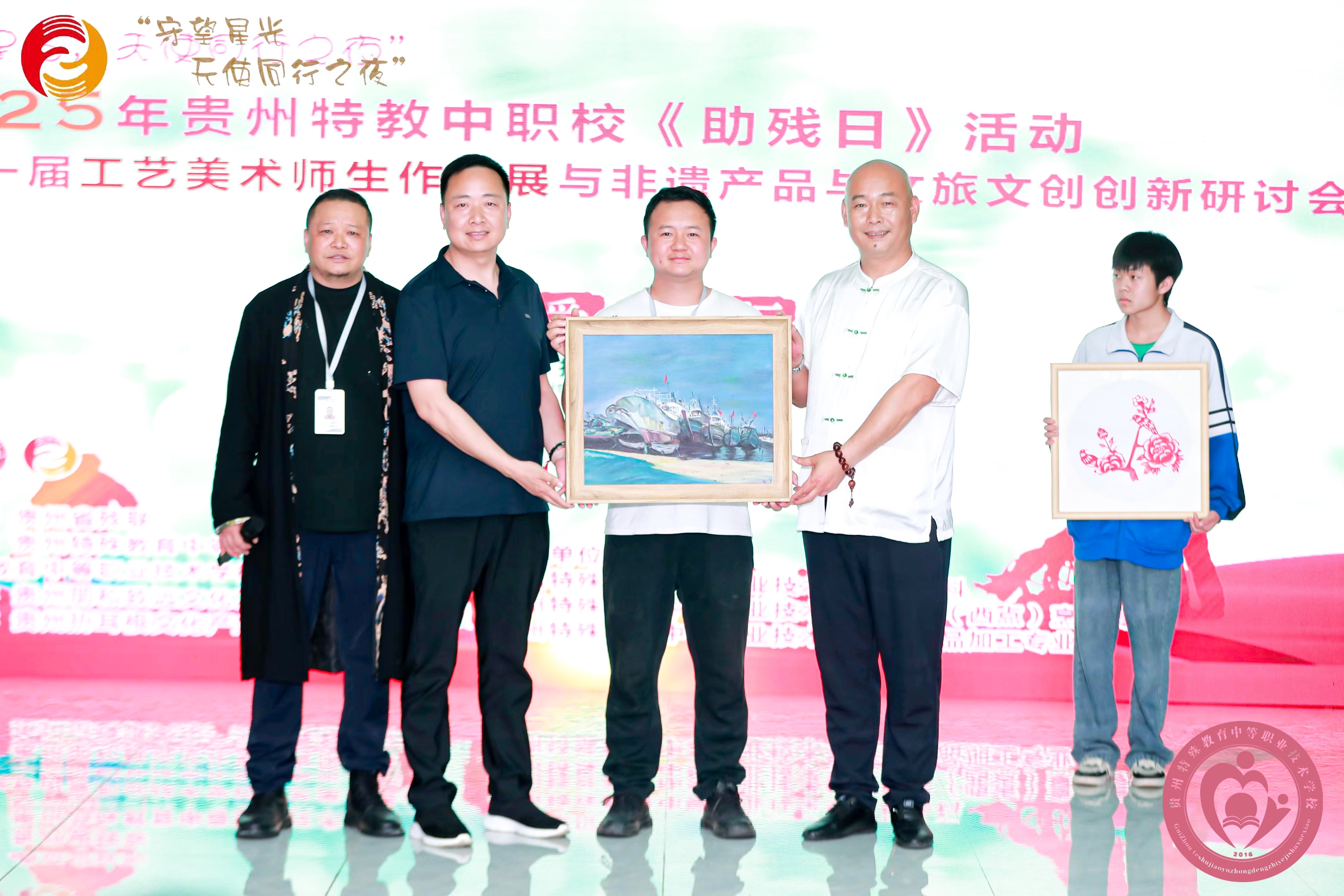 开云APP-女足亚军荷兰球员积极参与慈善活动