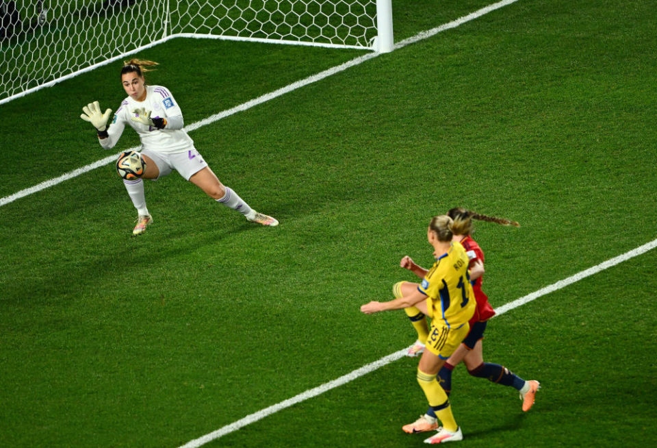 西班牙队在面对瑞典时轻松获胜,积分领先 西班牙队在面对瑞典时轻松获胜,积分领先