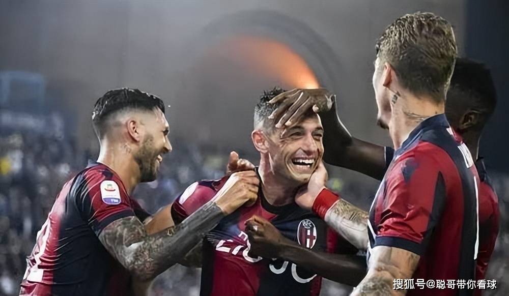 佛罗伦萨球员连续传球,打出精彩配合 佛罗伦萨球员连续传球,打出精彩配合