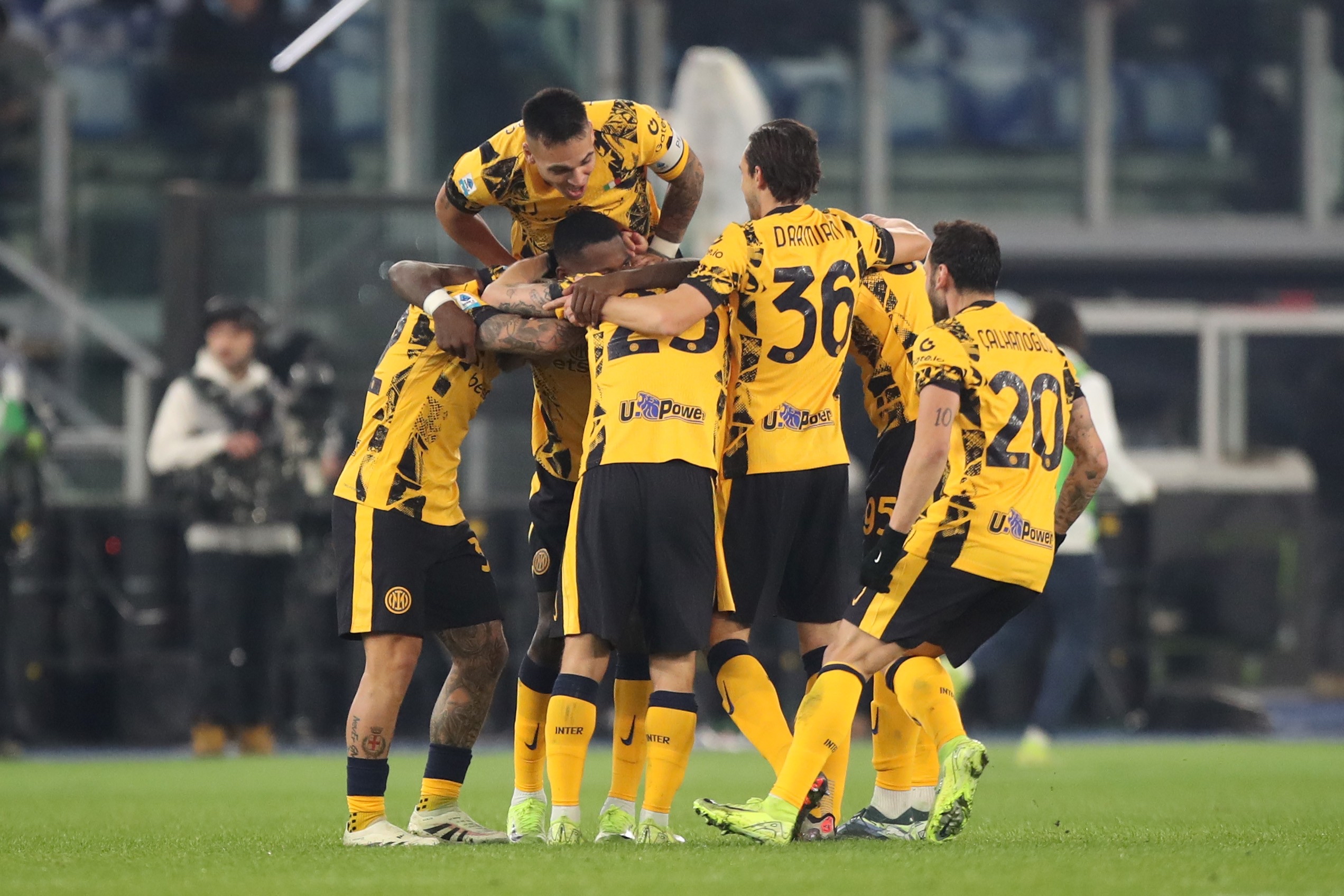 发挥失常!球员失误连连,导致球队遭遇大比分失利 发挥失常!球员失误连连,导致球队遭遇大比分失利