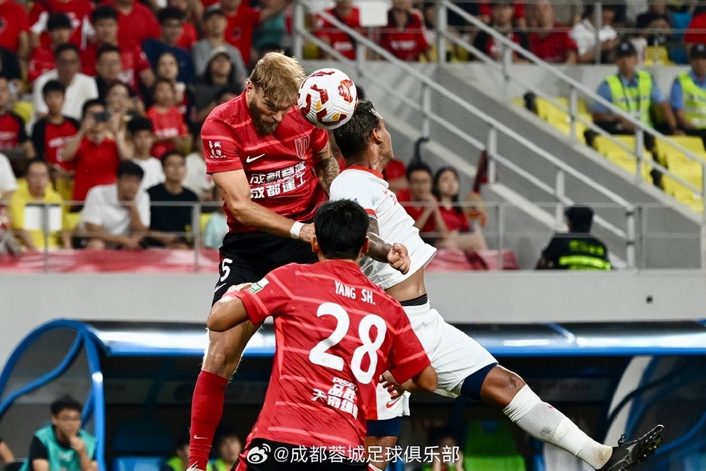 龙争虎斗！国内足球联赛决胜之战的简单介绍