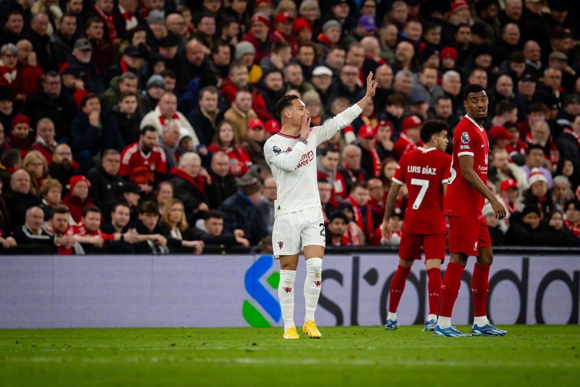 曼联全队迎战士气高涨利物浦,期待胜利 曼联全队迎战士气高涨利物浦,期待胜利