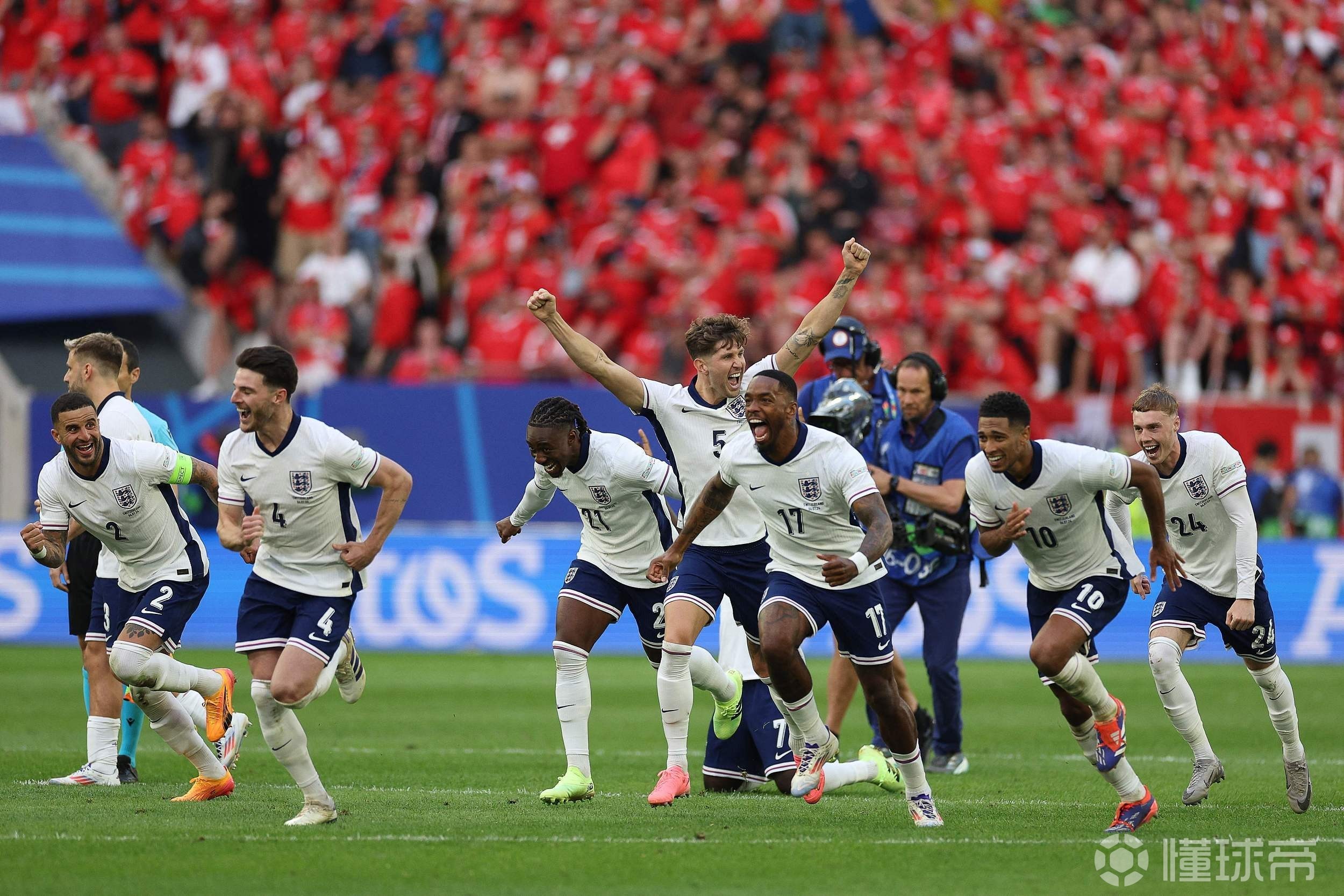 英格兰挑战乌克兰,团队拼搏 英格兰挑战乌克兰,团队拼搏