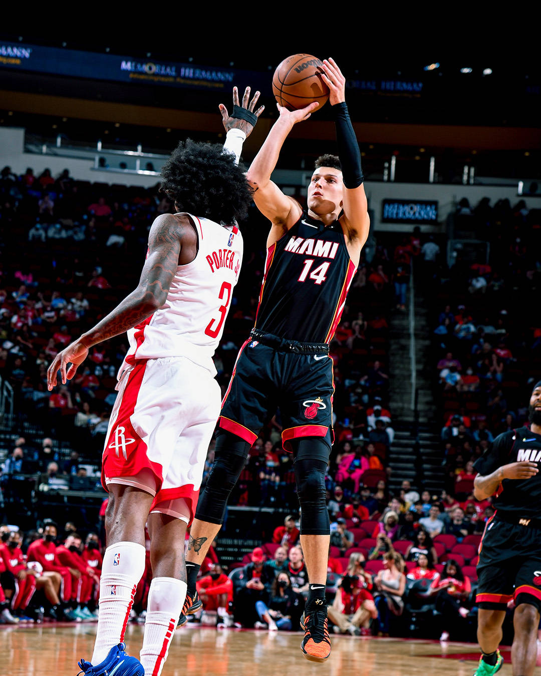 海子主场逆转热火,扳平系列赛 海子主场逆转热火,扳平系列赛