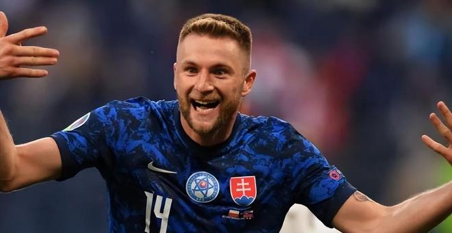 卢森堡自行车选手勇夺季军,实力超群 卢森堡自行车选手勇夺季军,实力超群