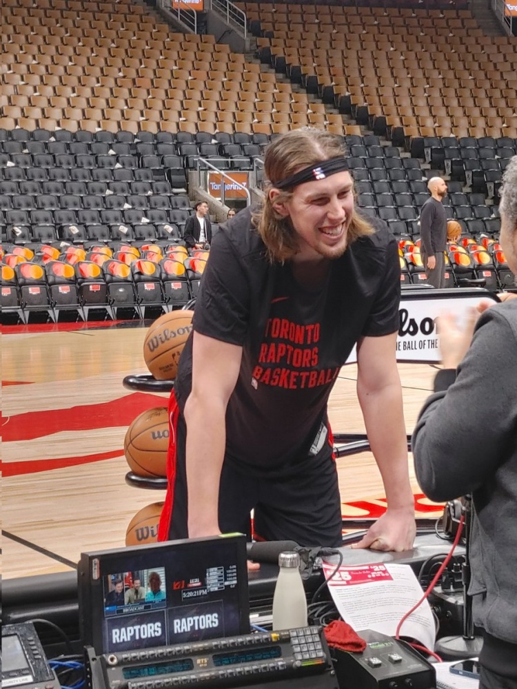 猛龙队签下新援,加强内线实力 猛龙队签下新援,加强内线实力