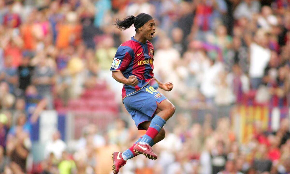 包含阿贾克斯斩获客场连胜，取得跳级赛季冠军的词条