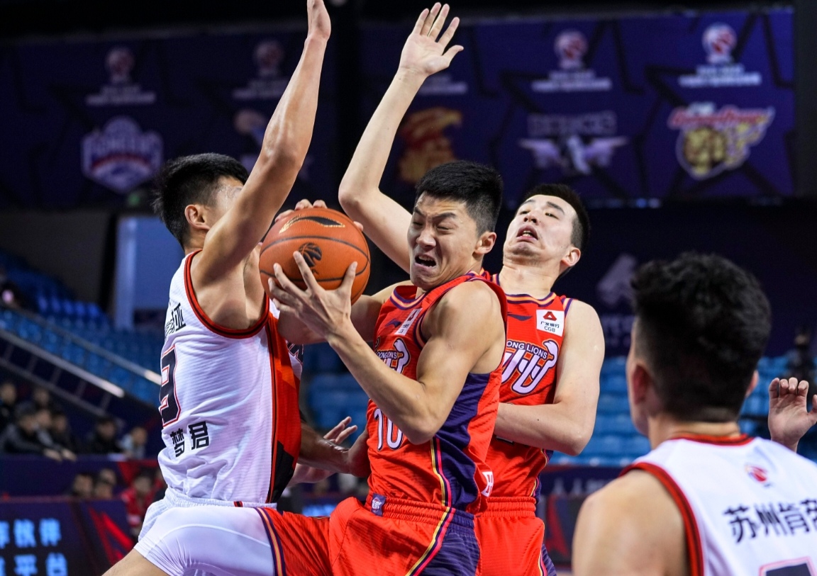 CBA半决赛激战正酣,球队士气高涨备战决赛 CBA半决赛激战正酣,球队士气高涨备战决赛